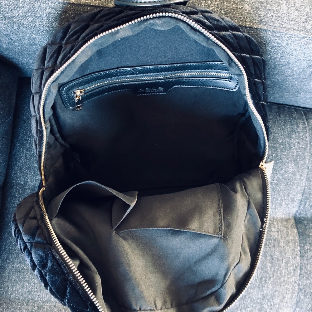 bebe- MARIA VELVET QUILTED LARGE BACKPACK - Picture 4 of 4